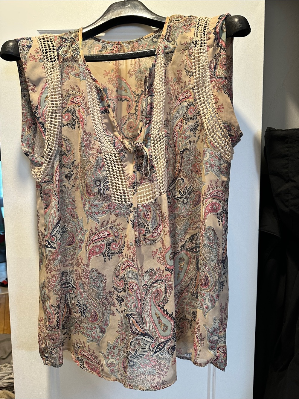 Sleeveless Paisley Tie-Neck Blouse in Beige and Pink